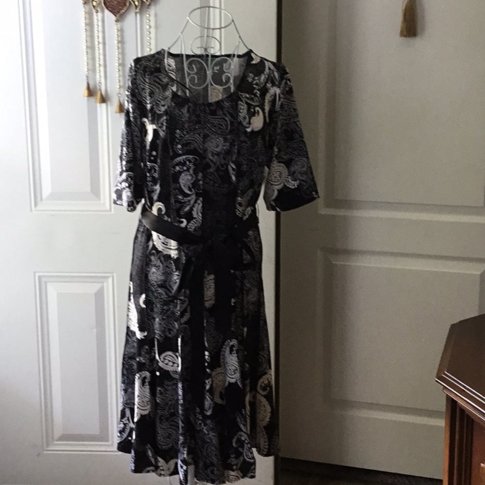 Avenue Black and White A-Line Dress